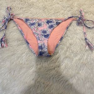 Super cute bikini bottoms! In great condition!